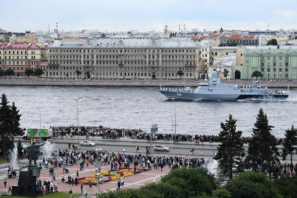 Малый ракетный корабль &quot;Одинцово&quot; на Главном военно-морском параде в честь Дня ВМФ РФ в Санкт-Петербурге - Sputnik Кыргызстан