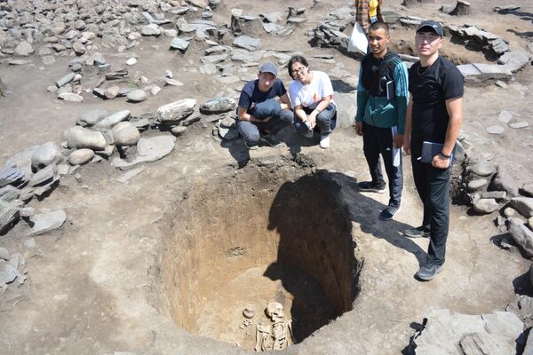 Раскопки на могильнике Усть-Тёплая на Алтае - Sputnik Кыргызстан
