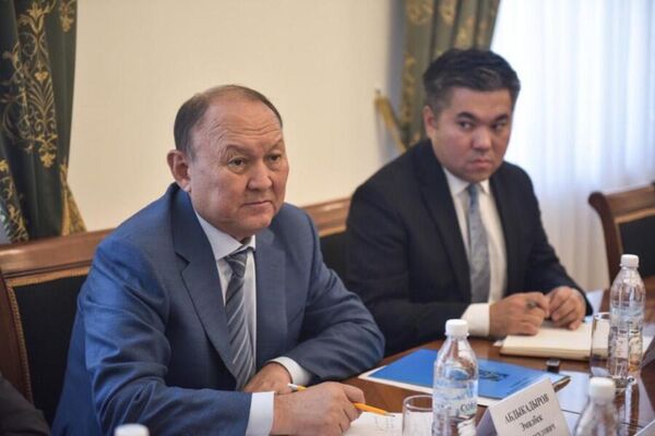 Они обсудили вопросы двустороннего взаимодействия, а также реализацию программ сотрудничества между Бишкеком, Москвой, Санкт-Петербургом и другими регионами России - Sputnik Кыргызстан