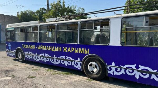 Троллейбусы оформленные в национальном стиле в Бишкеке  - Sputnik Кыргызстан