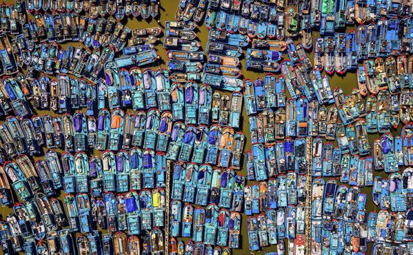 Снимок &quot;Матрица лодок&quot; вьетнамского фотографа Нгуена Ву Цао занял первое место в категории &quot;Color&quot; - Sputnik Кыргызстан
