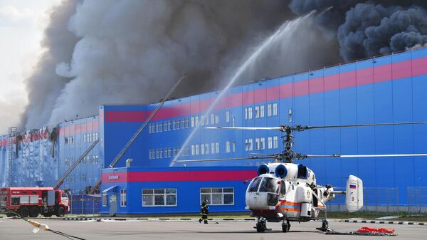 Тушение пожара на складе OZON в Истринском районе Подмосковья - Sputnik Кыргызстан