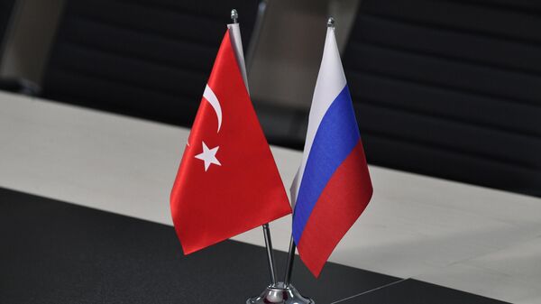 Государственные флаги России и Турции. Архивное фото - Sputnik Кыргызстан