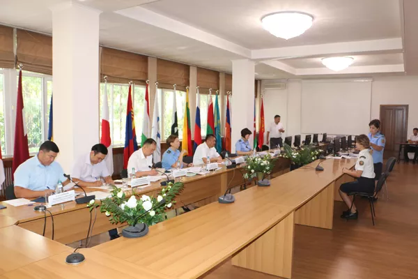 Сотрудников Государственной таможенной службы КР проверили на соответствие занимаемым должностям - Sputnik Кыргызстан