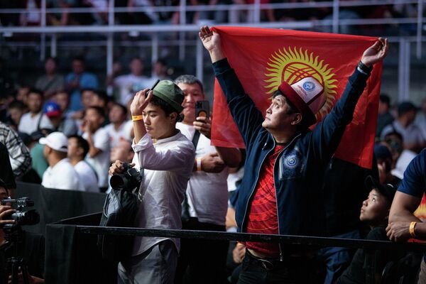 Аралаш мушташты көрүүгө миңден ашык киши келди - Sputnik Кыргызстан