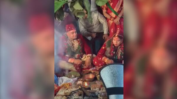 Новобрачные устроили драку на свадьбе — видео из Непала - Sputnik Кыргызстан