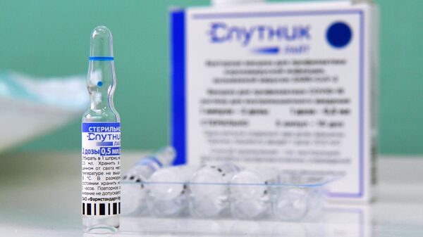 Ампула с вакциной Спутник Лайт. Архивное фото - Sputnik Кыргызстан