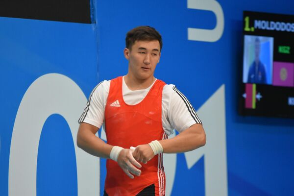 Тяжелоатлет из Кыргызстана Эмиль Молдодосов завоевал серебряную медаль Игр исламской солидарности в Турции - Sputnik Кыргызстан