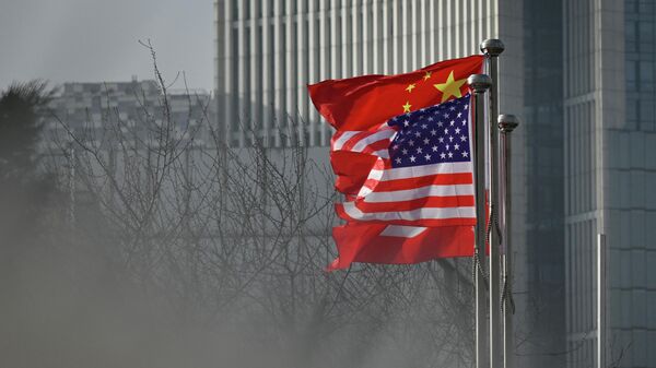 Национальные флаги Китая и США. Архивное фото - Sputnik Кыргызстан