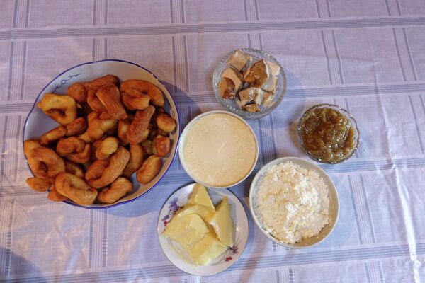 Традиционные блюда алтайцев — каймак и борсоки - Sputnik Кыргызстан
