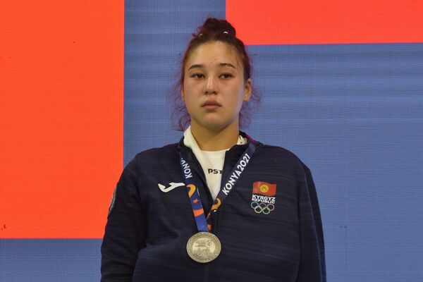 Дзюдо боюнча Шахида Нармухамедова 2-орунга илинип, күмүш медаль тагынды. - Sputnik Кыргызстан