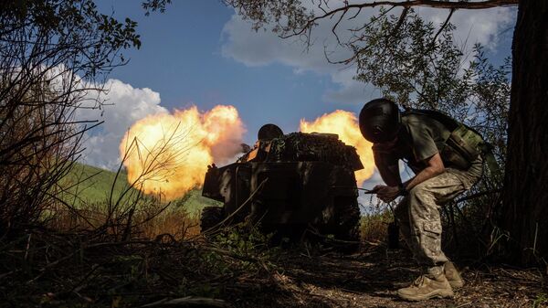 Украинская самоходная артиллерийская установка ведет огонь. Архивное фото - Sputnik Кыргызстан