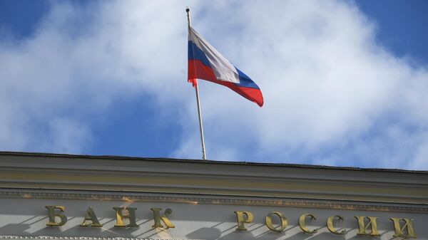Флаг России на здании Центрального банка РФ в Москве. Архивное фото - Sputnik Кыргызстан