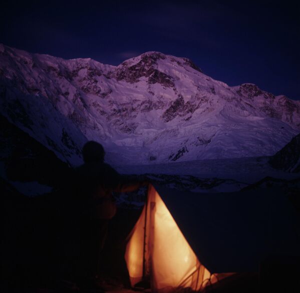 Тянь-Шань тоолорундагы альпинисттердин лагери. 1971-жыл - Sputnik Кыргызстан