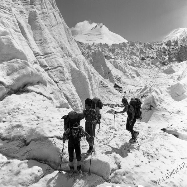 Итальянские альпинисты в горах Ошской области, 1981 год - Sputnik Кыргызстан