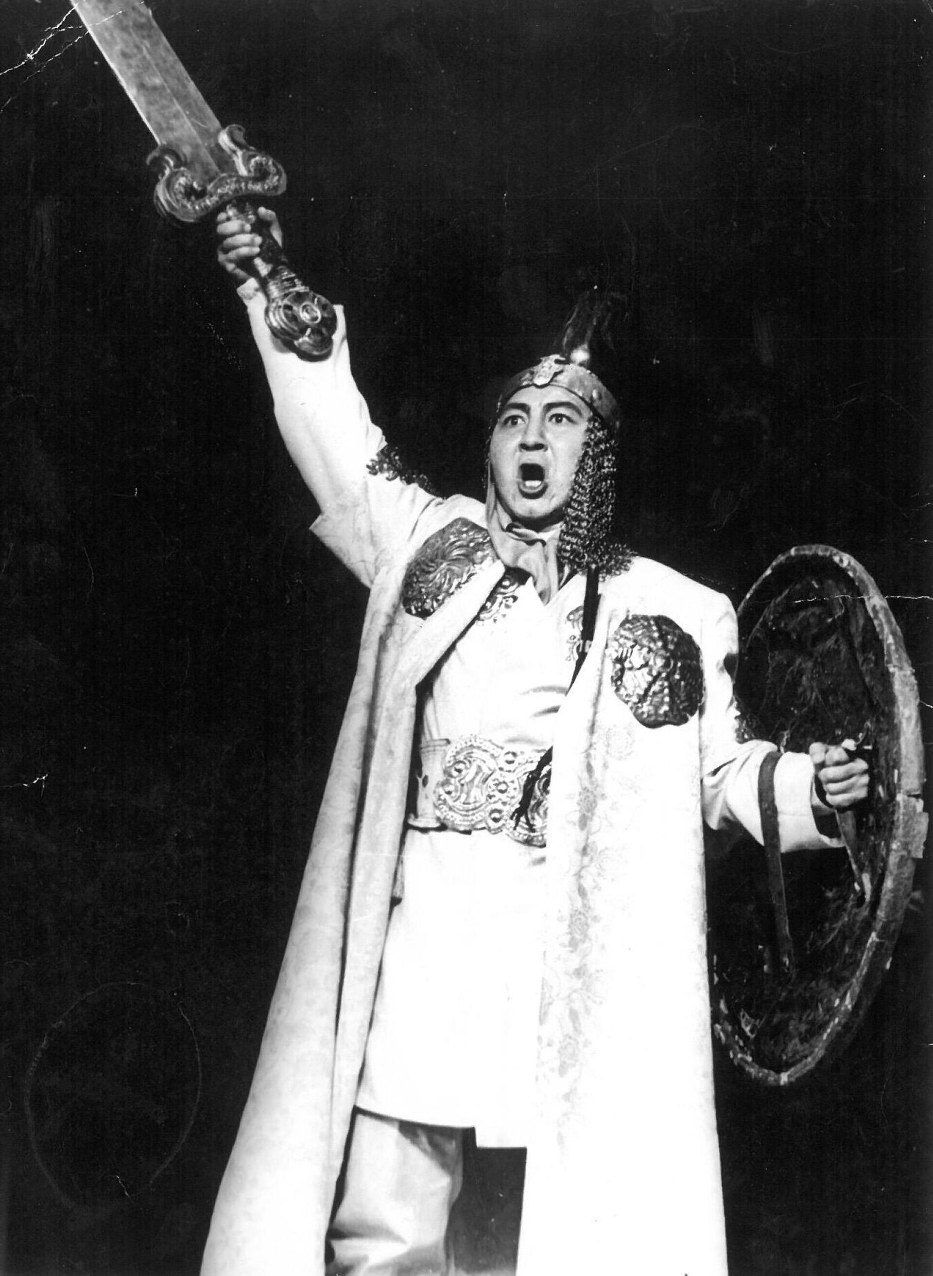 Народный артист КР, актер театра и кино Мукамбет Токтобаев - Sputnik Кыргызстан, 1920, 21.08.2022