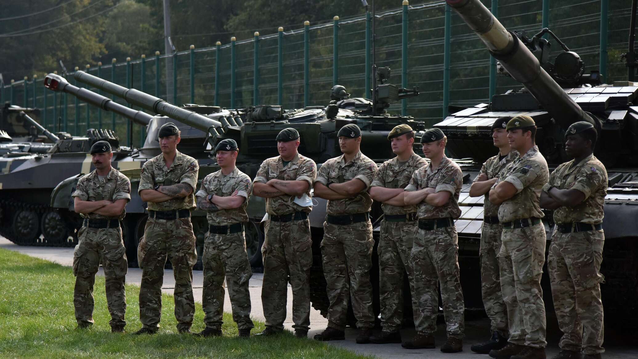 Учения нато сейчас. Войска НАТО на Украине. Британские военные инструкторы. Войска НАТО. Американские войска на Украине.
