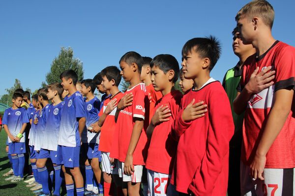Борбор калаада Россиянын туу, Кыргызстандын эгемендүүлүк күнүнө карата мини-футбол боюнча турнир өттү - Sputnik Кыргызстан