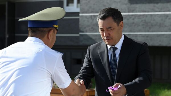 Вручение новых квартир сотрудникам органов национальной безопасности - Sputnik Кыргызстан