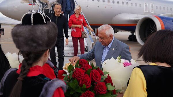 Прибытие председателя Коллегии ЕЭК Михаила Мясниковича прибыл в Чолпон-Ату - Sputnik Кыргызстан