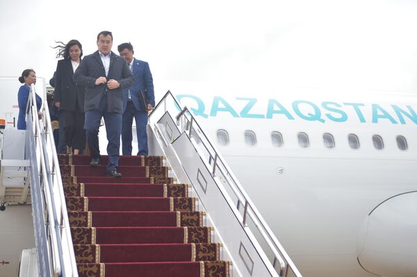 Также в страну прибыл премьер Казахстана Алихан Смаилов. - Sputnik Кыргызстан