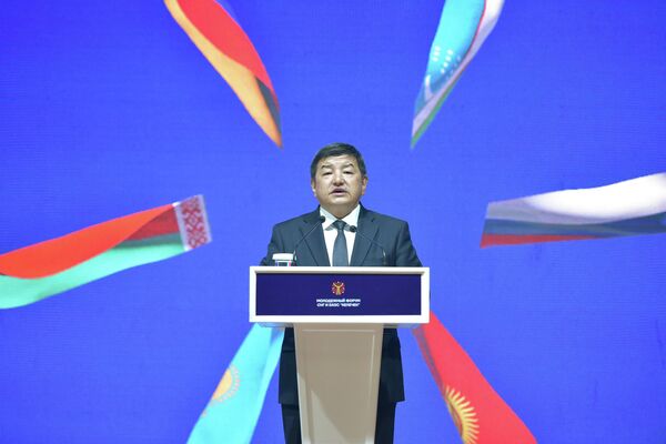 Жапаров отметил, что молодежная повестка СНГ и ЕАЭС является одним из новых векторов евразийской интеграции - Sputnik Кыргызстан
