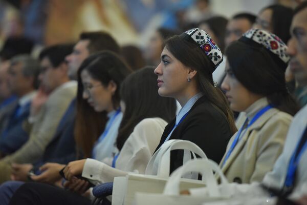 Ключевым мероприятием стала встреча молодежи с заместителями глав правительств стран ЕАЭС, на которой были обозначены молодежные инициативы по развитию евразийской интеграции - Sputnik Кыргызстан