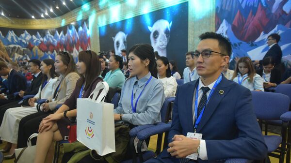 Как проходит первый Молодежный форум стран ЕАЭС и СНГ — видео - Sputnik Кыргызстан