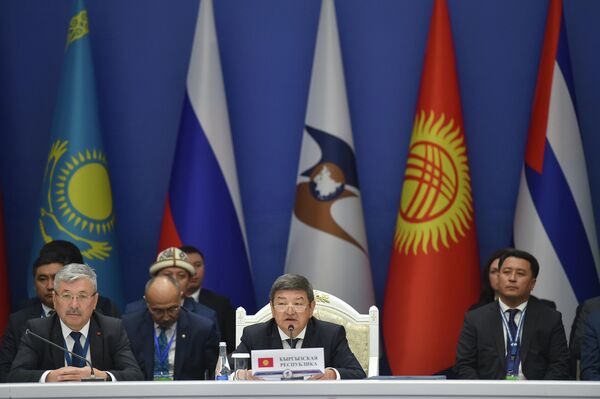 Глава кабинета министров КР Акылбек Жапаров на саммите ЕМПС в расширенном формате - Sputnik Кыргызстан
