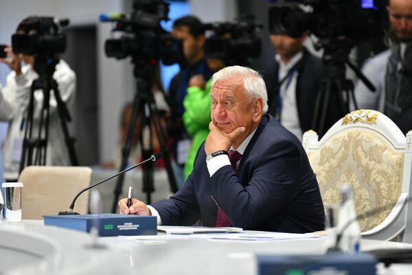 Председатель Коллегии ЕЭК Михаил Мясникович во время заседания - Sputnik Кыргызстан
