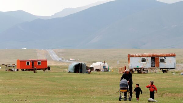 Стойбище кочевников на высокогорном степном плато (около 3000 метров над уровнем моря) Суусамырской долины. Архивное фото - Sputnik Кыргызстан