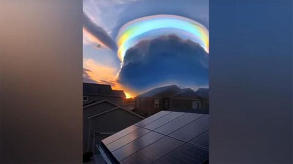 Невероятную радугу в форме цилиндра заметили в небе над Китаем — видео - Sputnik Кыргызстан