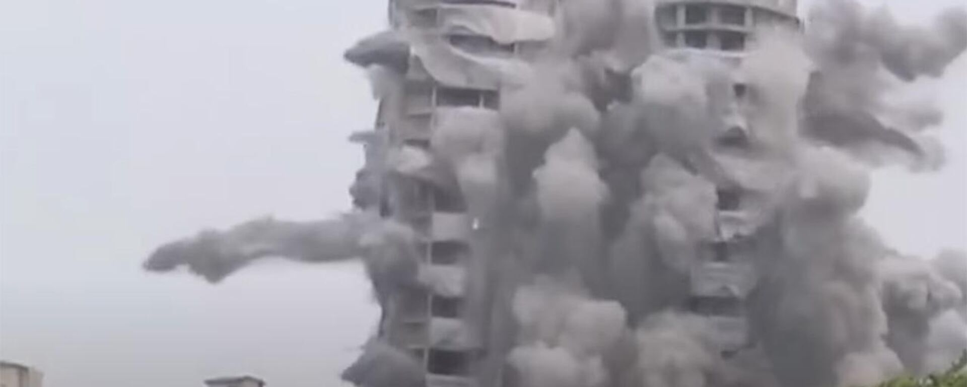 В Индии взорвали два 103-метровых небоскреба, построенных незаконно. Видео - Sputnik Кыргызстан, 1920, 29.08.2022
