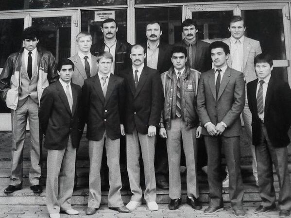 Бокс боюнча СССРдин курама командасы Европа биринчилигинин алдында. Орзубек Назаров да анын курамына кирген. 1987-жыл - Sputnik Кыргызстан