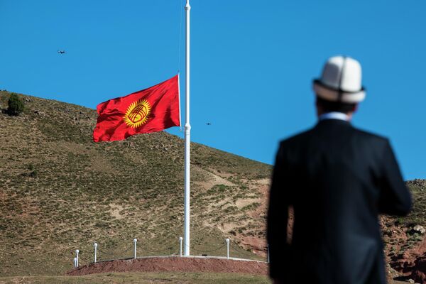 Специально к празднику в ущелье установили флагшток - Sputnik Кыргызстан
