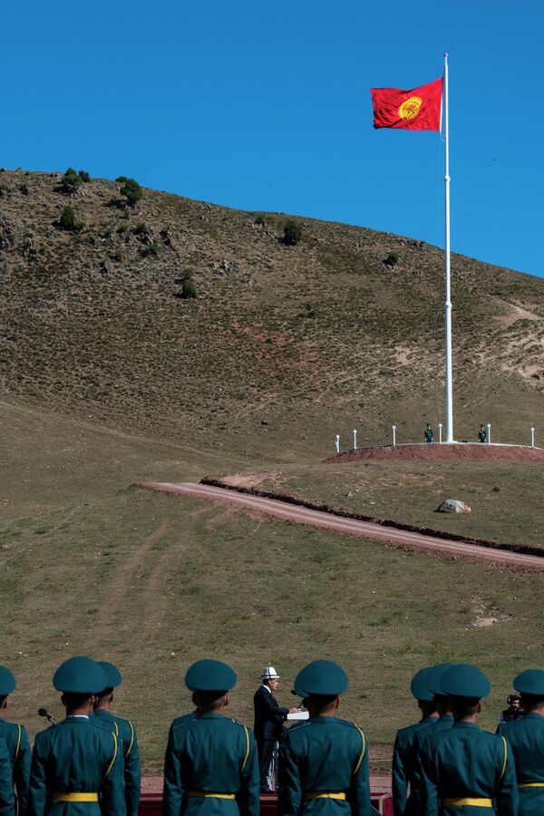 Чуңкурчак жайлоосунун кире беришине Кыргызстандын мамлекеттик туусу 31 метр бийиктикке көтөрүлдү - Sputnik Кыргызстан