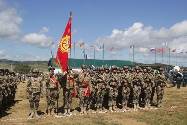В ходе учений, которые пройдут 1-7 сентября, будет проверен уровень готовности органов военного управления при организации планирования операций, а также их всестороннего обеспечения и управления войсками (силами) - Sputnik Кыргызстан