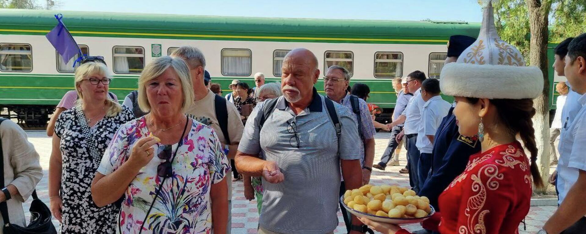 Прибытие поезда с туристами из Германии в Кыргызстан - Sputnik Кыргызстан, 1920, 06.09.2022