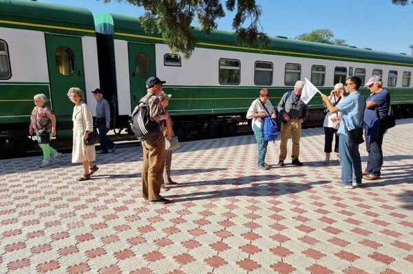 Германиядан Кыргызстанга саякатчылар туристтик поезд менен келе баштады - Sputnik Кыргызстан