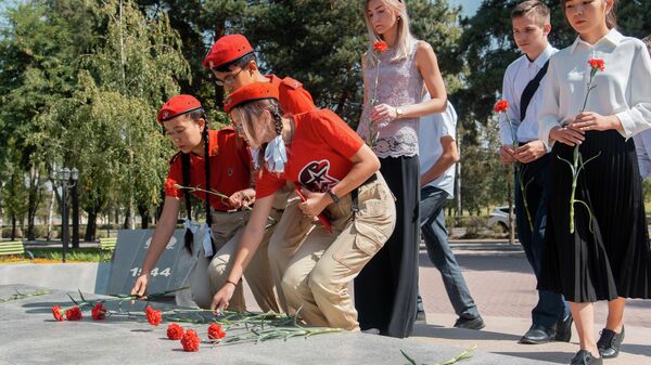 Акция урок памяти для школьников в Бишкеке - Sputnik Кыргызстан