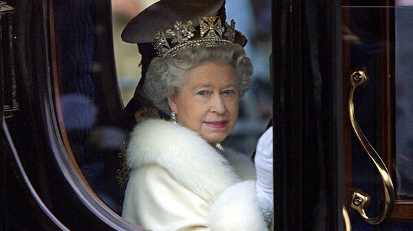 Королева Елизавета II в карете, Лондон, 2000 год - Sputnik Кыргызстан