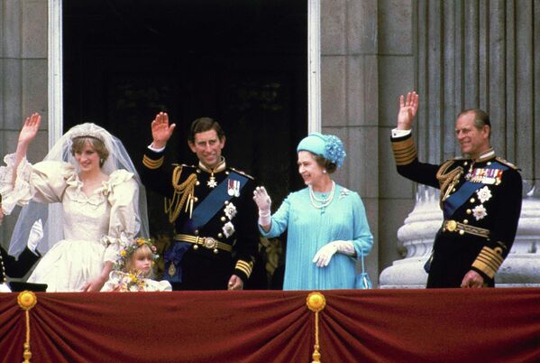 В 1981 году старший сын королевы принц Чарльз женился на леди Диане Спенсер - Sputnik Кыргызстан
