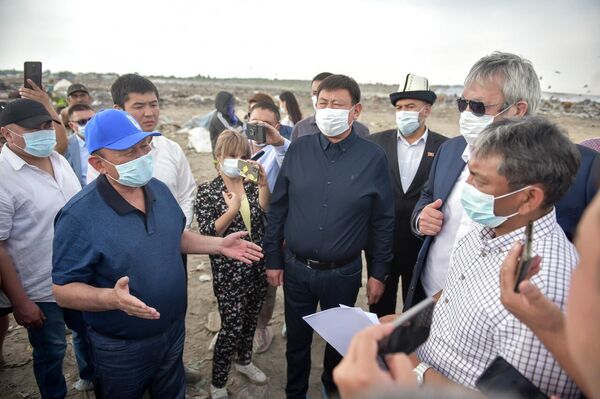 Они обсудили строительство мусороперерабатывающего завода и рекультивацию действующей свалки - Sputnik Кыргызстан