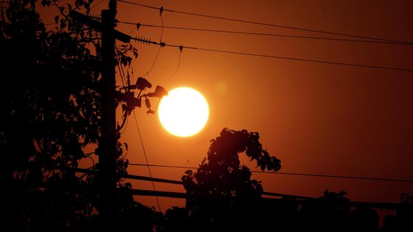 ЛЭП на закате солнца. Архивное фото - Sputnik Кыргызстан