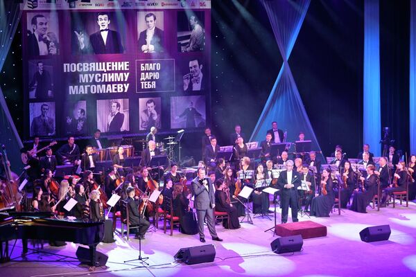 В Бишкеке состоялся концерт, посвященный 80-летию со дня рождения звезды советской и мировой музыки Муслима Магомаева - Sputnik Кыргызстан