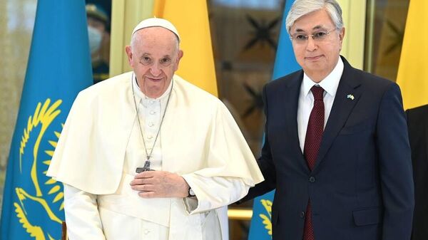 Папа Римский Франциск и президент Казахстана Касым-Жомарт Токаев в Нур-Султане - Sputnik Кыргызстан