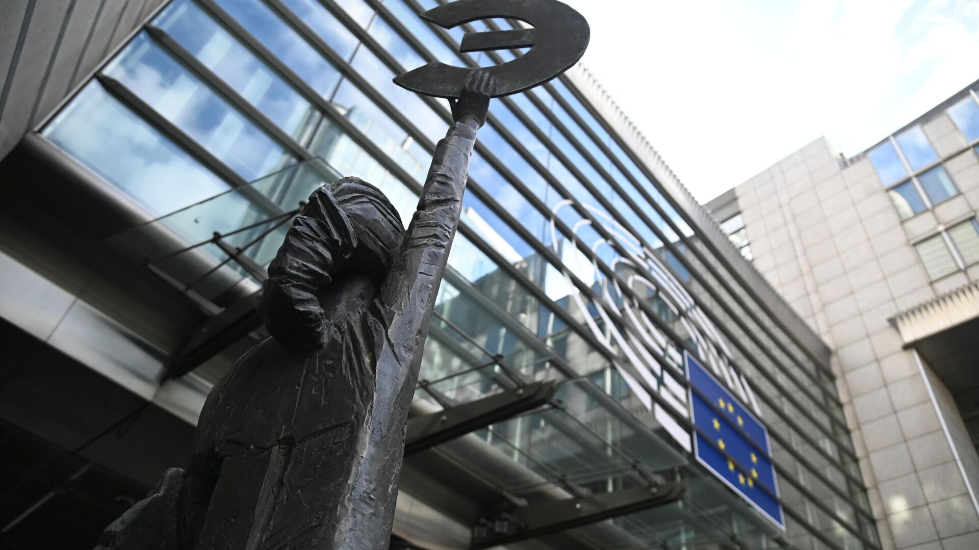 Здание штаб-квартиры Европейского парламента в Брюсселе. Архивное фото - Sputnik Кыргызстан, 1920, 16.12.2022