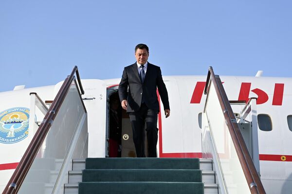 Президент Садыр Жапаров бүгүн, 14-сентябрда, Өзбекстанга иш сапар менен келди - Sputnik Кыргызстан