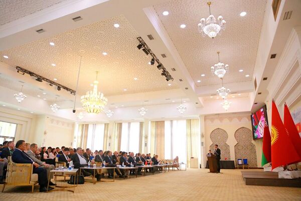 Проходит он в рамках 10-го заседания Межправительственной кыргызско-белорусской комиссии по торгово-экономическому сотрудничеству. - Sputnik Кыргызстан