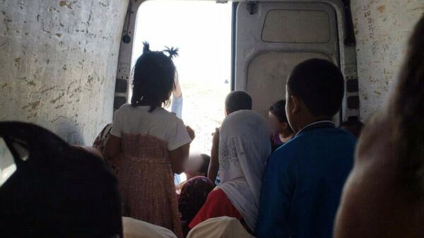 Эвакуация детей из сел Баткенской области - Sputnik Кыргызстан